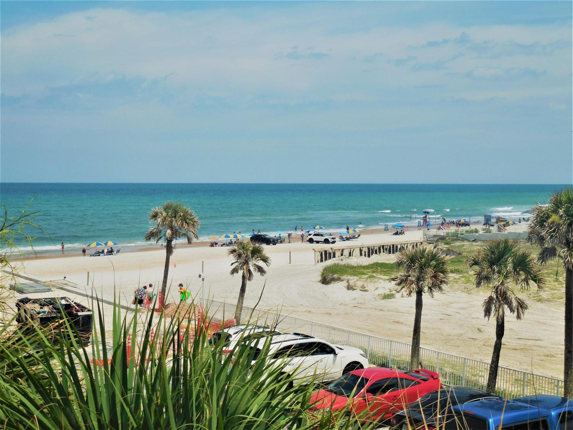 Beachside Bliss Ocean Views & Endless Fun Daytona Beach! Bagian luar foto