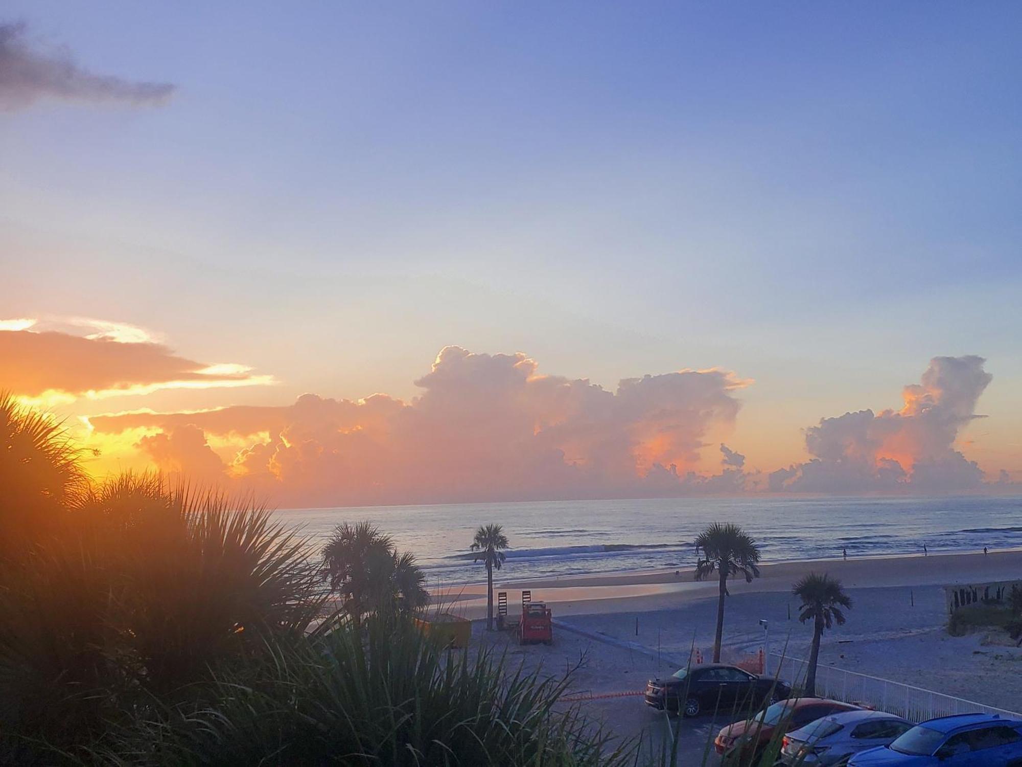 Beachside Bliss Ocean Views & Endless Fun Daytona Beach! Bagian luar foto