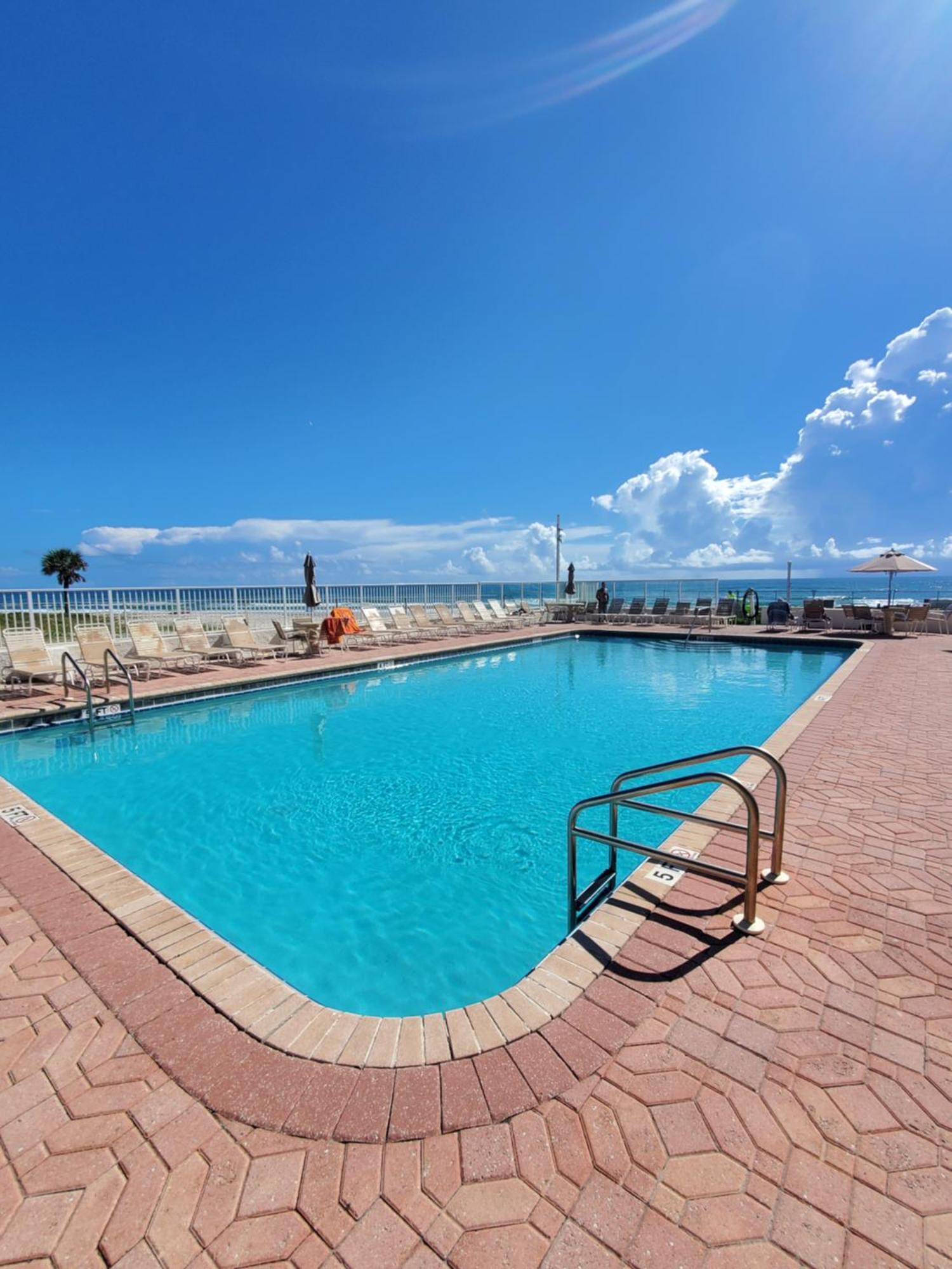 Beachside Bliss Ocean Views & Endless Fun Daytona Beach! Bagian luar foto